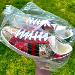 Authentic Gucci Ace GG Supreme Flora Sneakers. Wrapped & boxed!